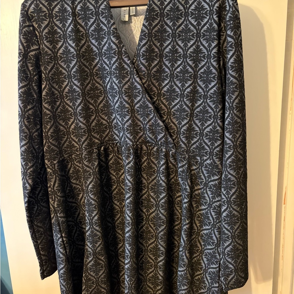Sahalie Black and Gray Long Sleeve Dress